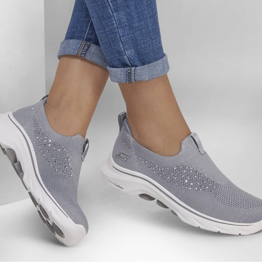 Cute slip ons - Picture 7 of 11
